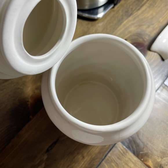 Perfect condition flour container - Picture 2 of 2